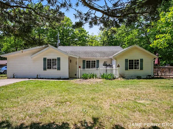 940 S Woodruff Dr, Stanton, MI 48888