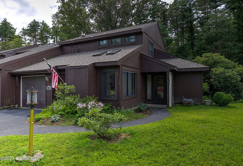 2nd image of 35 Snowberry Road