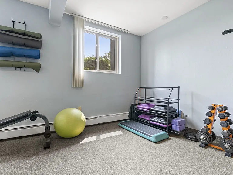 West End Apartments — Photo 33