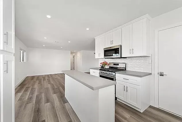 1351 Valjean Ave — Photo 2