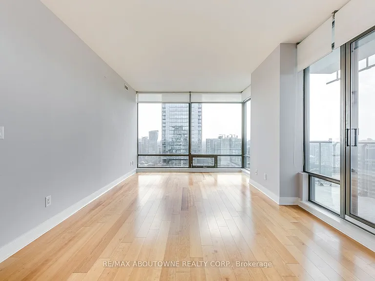 18 Yorkville Ave #3204 — Photo 6