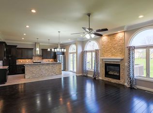 2157 Crystal Dr #136, Rochester Hills, MI 48309