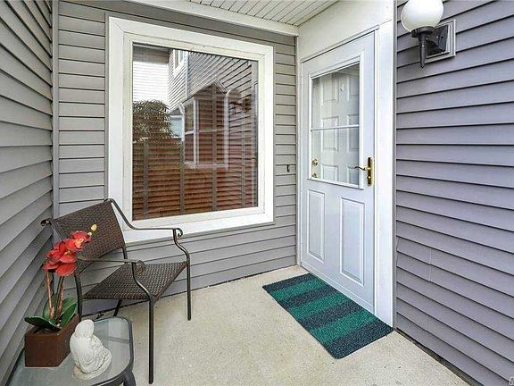 4th image of 388 W Shore Ct