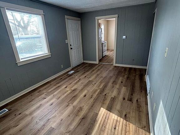 4th image of 2221 N 31st St