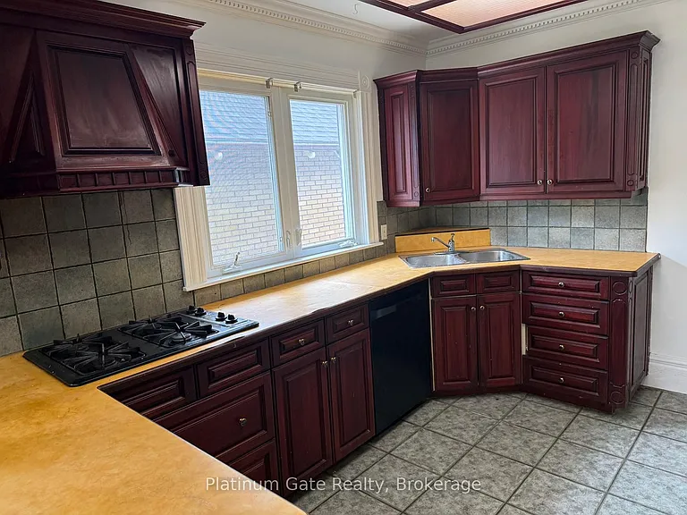 1282 York St — Photo 12