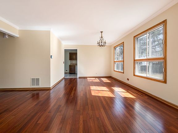 4th image of 1008 Churchill Dr