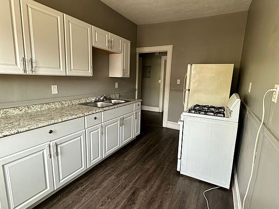 3rd image of 3718 W 159th St Unit 9