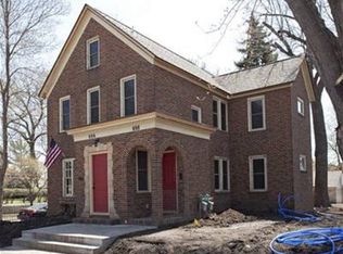 696 Hawthorne Ave E, Saint Paul, MN 55106