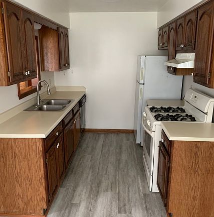 5th image of 2021 Drumheller Ct