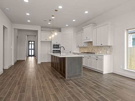 2nd image of 9511 Chateau Hill Dr