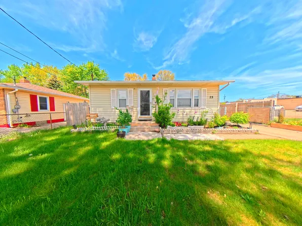25 Maplelawn St SW, Wyoming, MI 49548