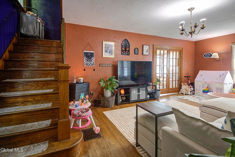 4th image of 53 Oakland Avenue