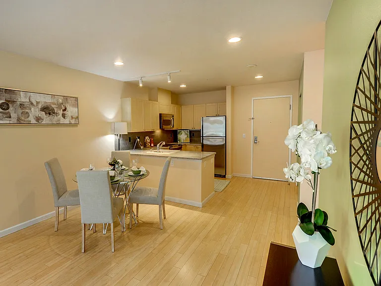 2717 Western Ave #522 — Photo 2