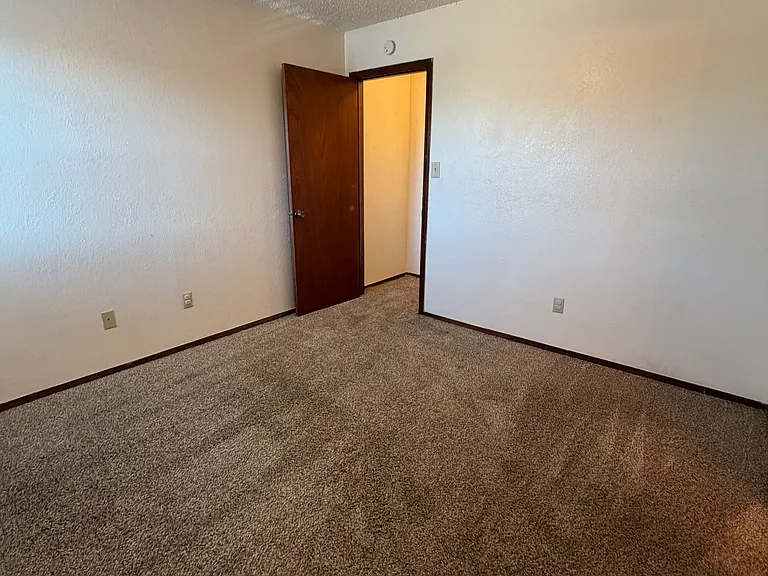 221 Bull Run St #E — Photo 12