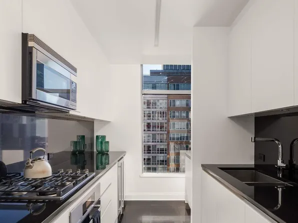 250 East 54th Street image 9 of 21