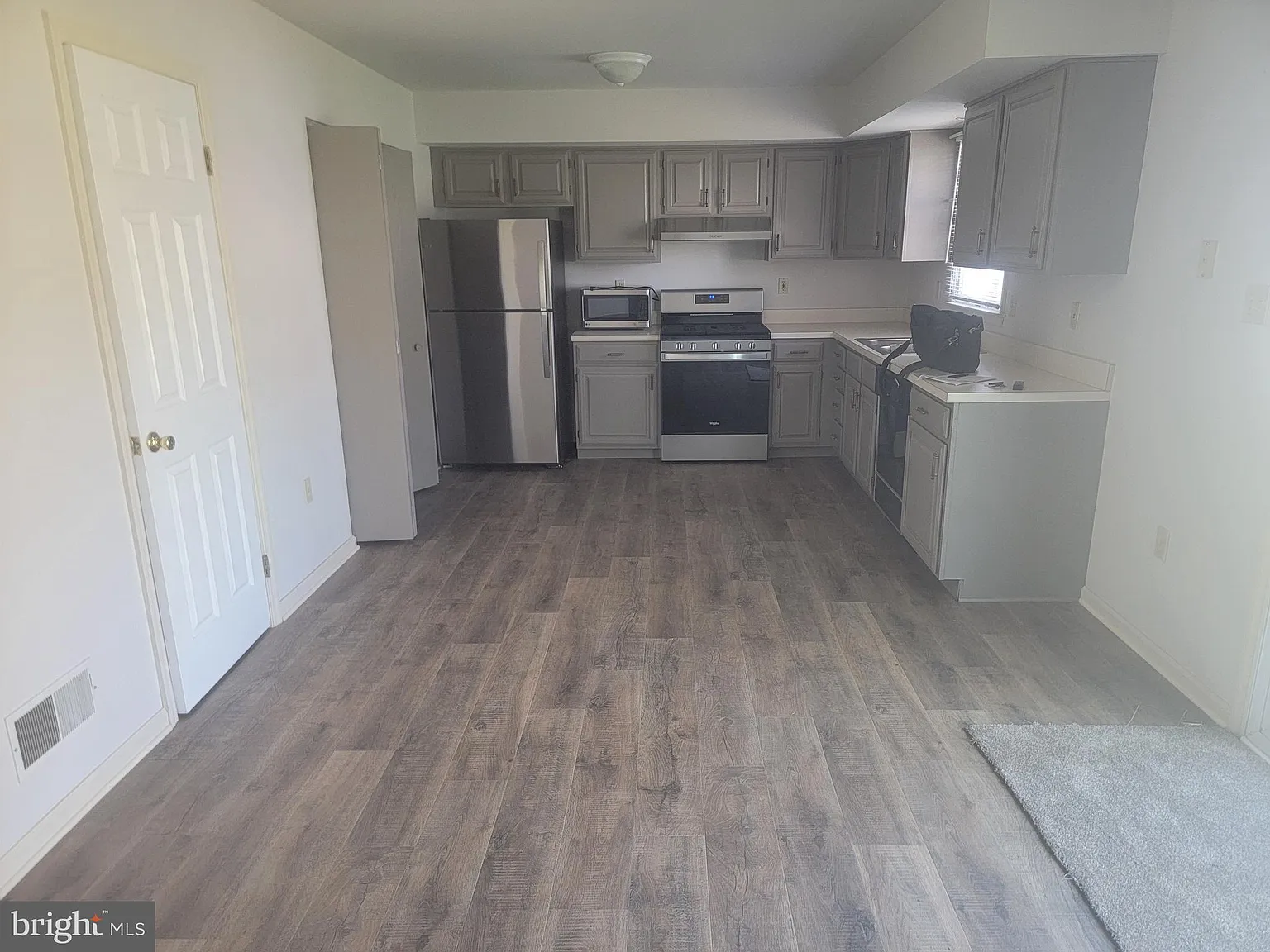 3 bed, 1.5 bath, 1440 sqft, $2,150 — Photo 4