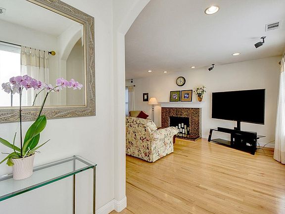 3rd image of 2334 Cottle Ave