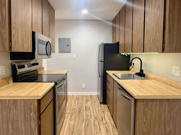 505 Cypress Point Dr Unit 28, Mountain View, CA 94043