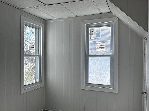 4th image of 3856 W 40th St
