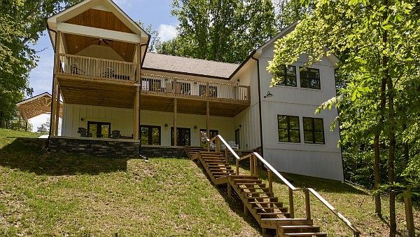 1st image of 409 Dry Creek Ln