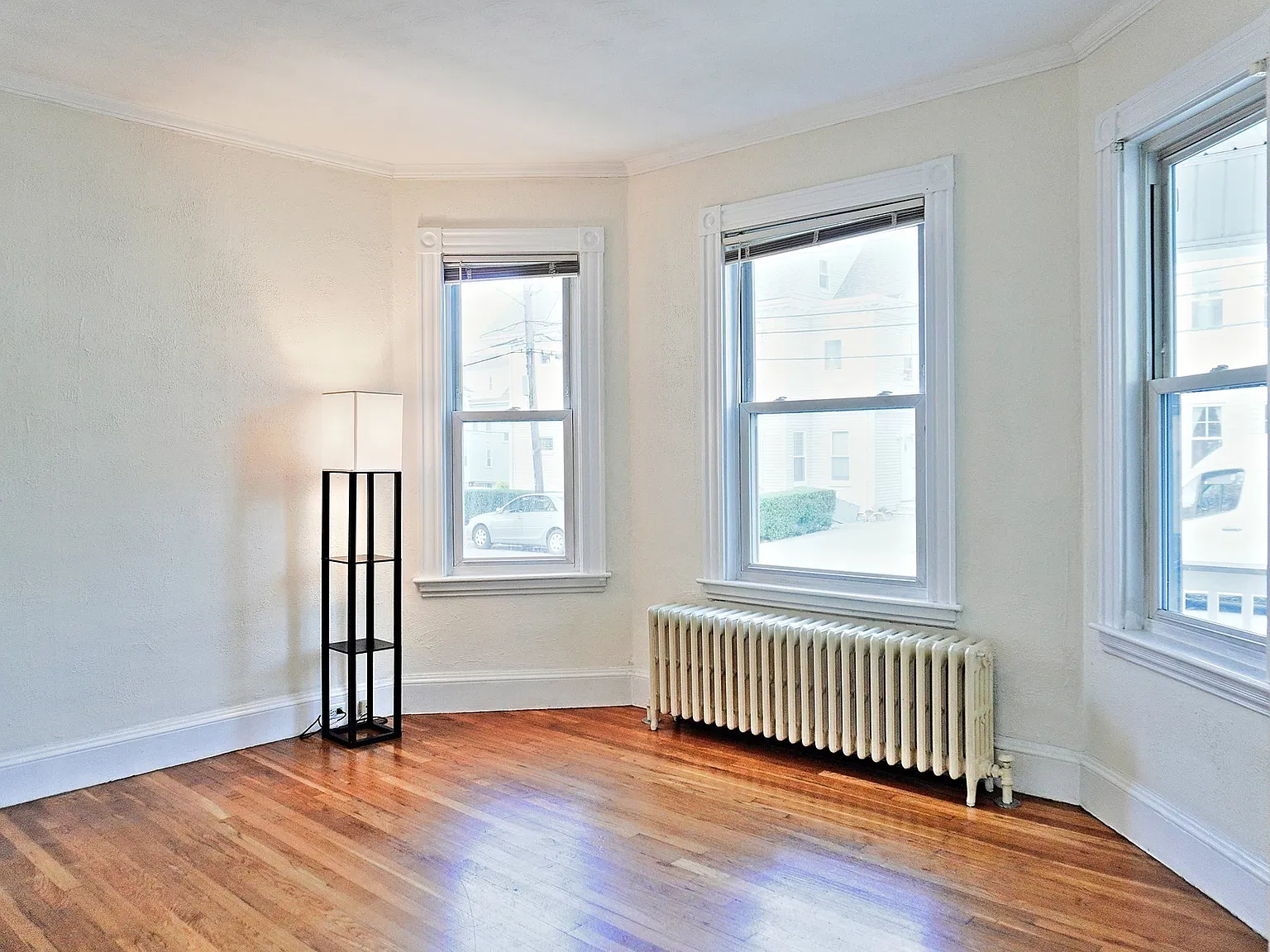 3 bed, 1.0 bath, 1235 sqft, $2,950 — Photo 3