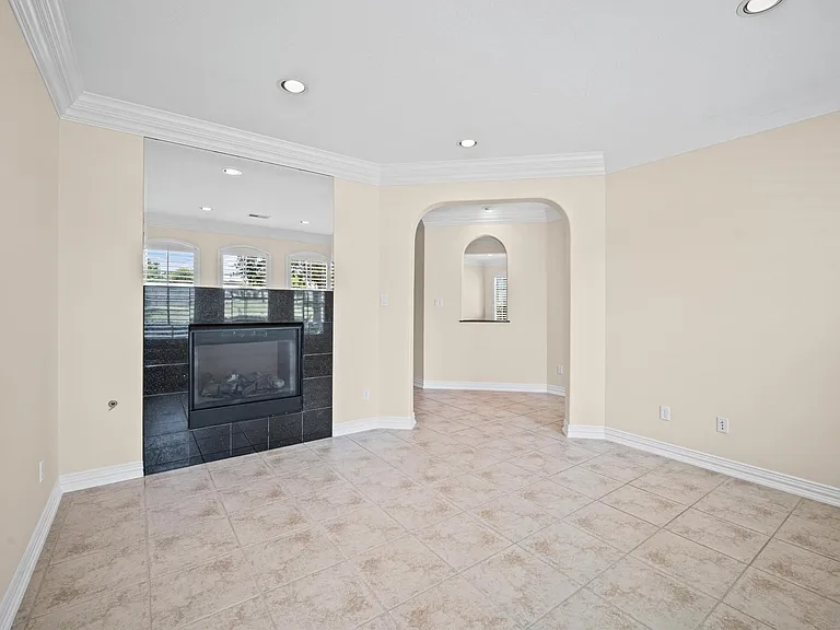 2047 Palm Forest Ln — Photo 6