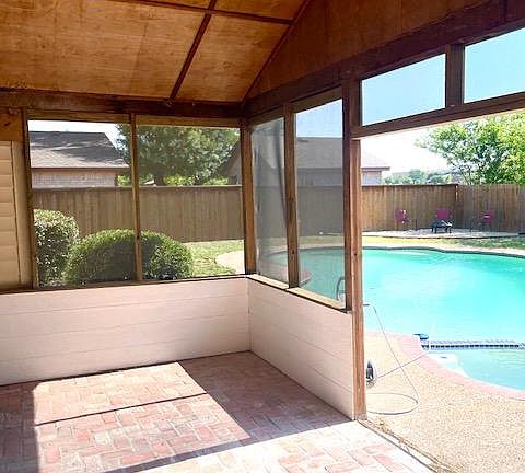 3rd image of 2805 Lake Park Dr