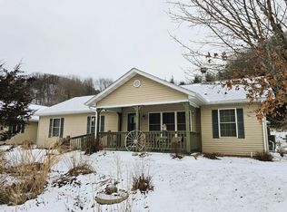 41498 South Sleepy Hollow Road, Gays Mills, WI 54631