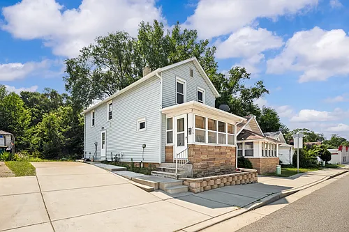 536 N Cedar St Photo 1