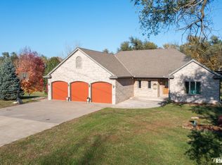 1092 Upper Spring Bay Rd, East Peoria, IL 61611