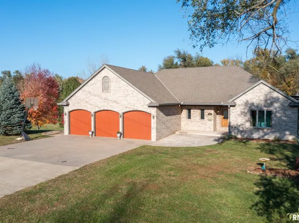1092 Upper Spring Bay Rd, East Peoria, IL 61611
