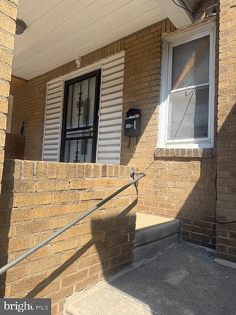 2nd image of 581.5 Rosalie St