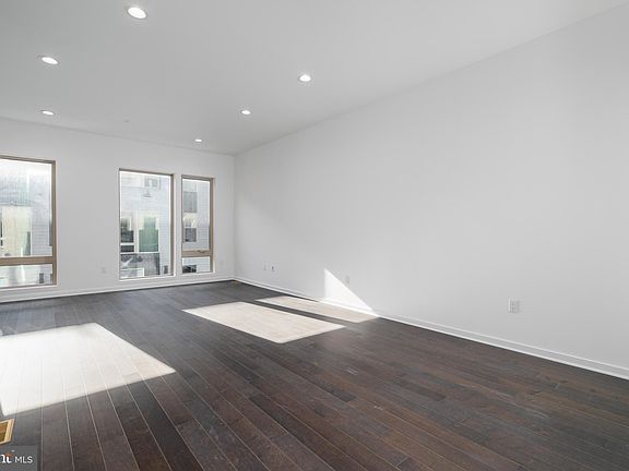 4th image of 3115 Sunrise Ln