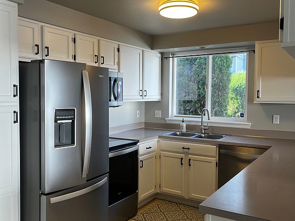 2nd image of 101 Plum Ln #2