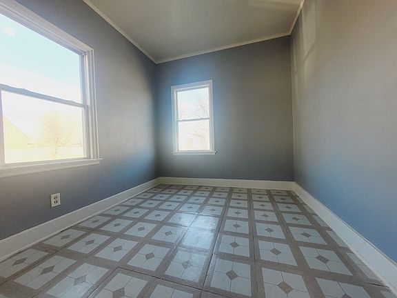 2nd image of 516 W 4th St