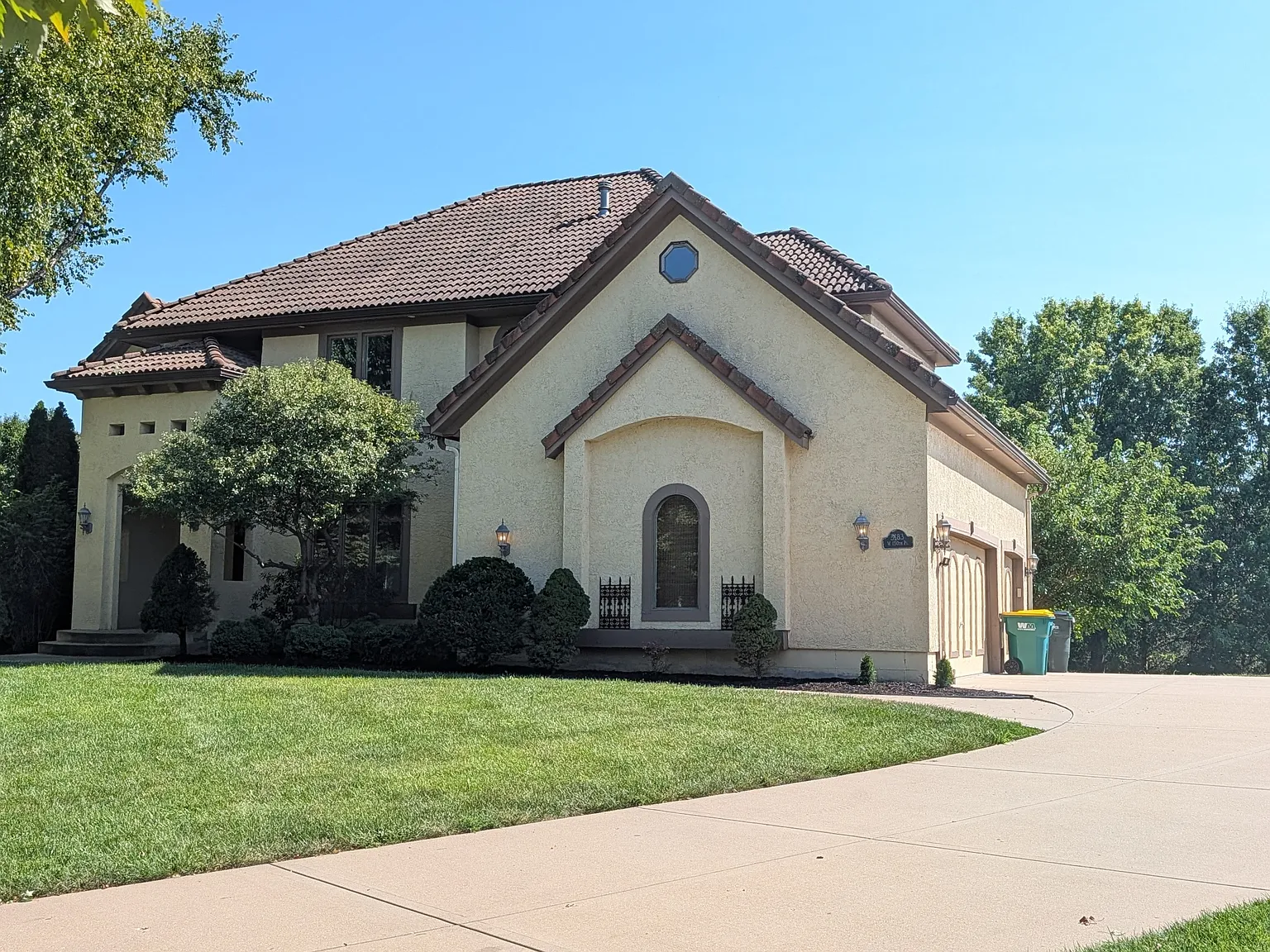 5 bed, 5.5 bath, 5095 sqft, $5,000 — Photo 4