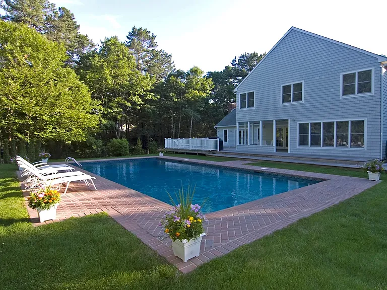 1611 Deerfield Rd — Photo 4