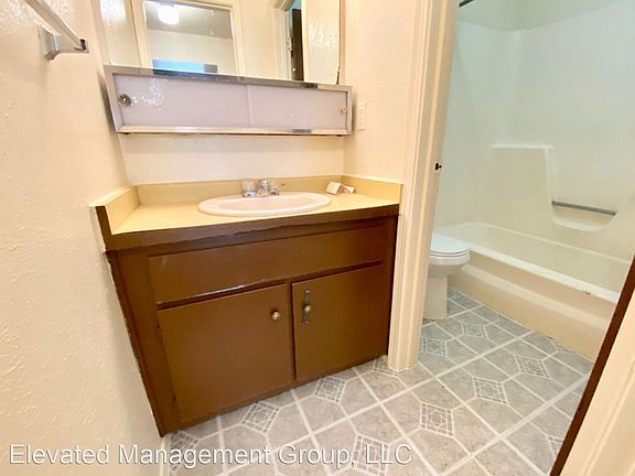 5th image of 303 Alvarado Dr SE #33