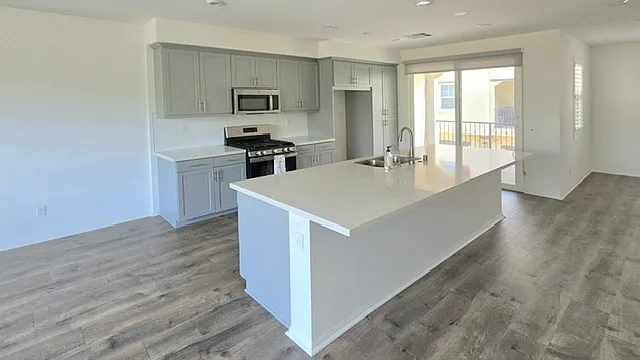 8141 Garden Park St — Photo 5
