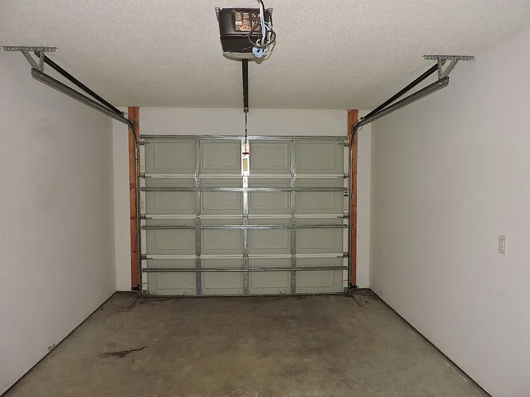 111 Jerrett Ln — Photo 16