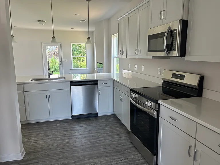 152 Marion Dr — Photo 7