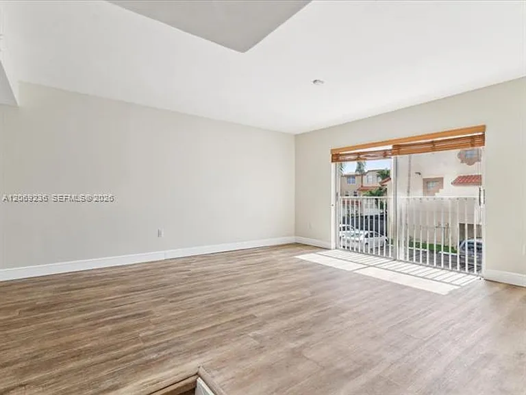 390 NW 86th Pl #Townhouse 201 — Photo 6