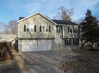 368 Middle Rd, Acushnet, MA 02743