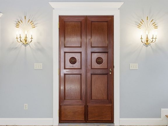 3rd image of 414 Great Rd