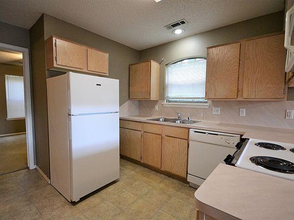2nd image of 1621 N Leverett Ave APT 10