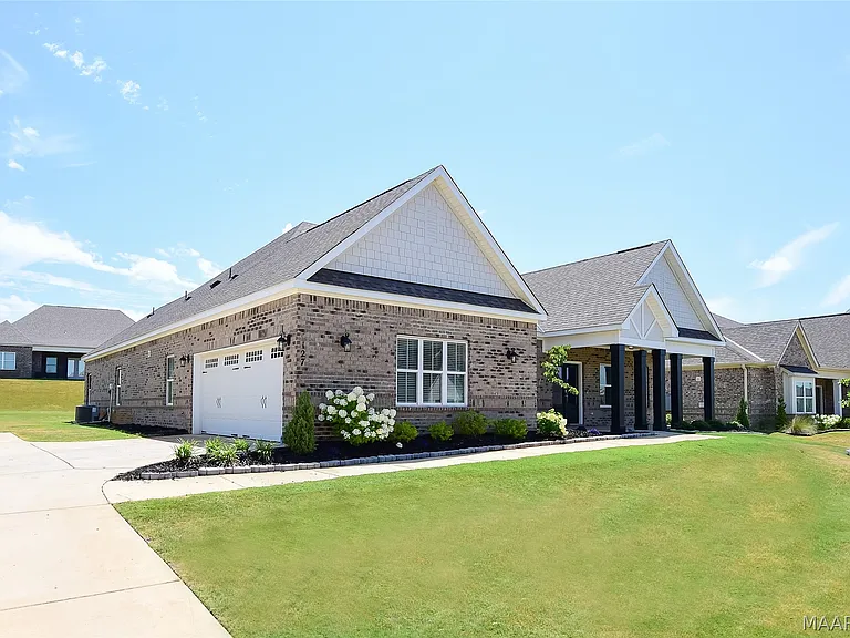 1270 Charleston Dr — Photo 1