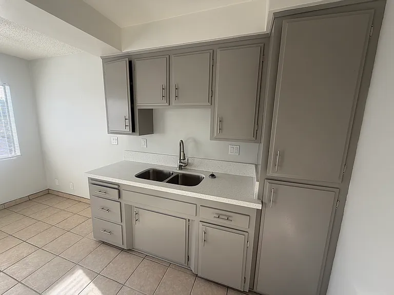454 W 9th St #2 — Photo 7