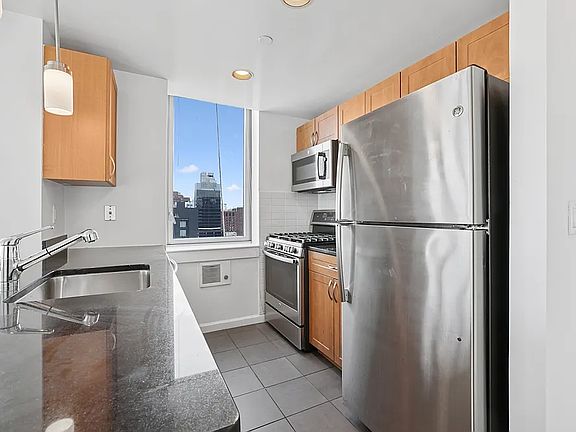 2nd image of 229 Chrystie St #1020A
