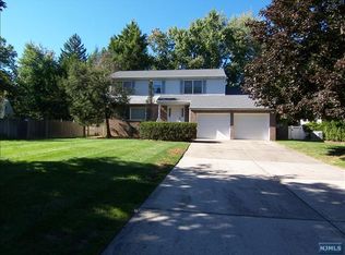 32 Bock Dr, River Vale, NJ 07675