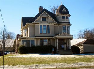 653 W Stephenson St, Freeport, IL 61032
